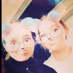 Meet your Posher, Caitlin